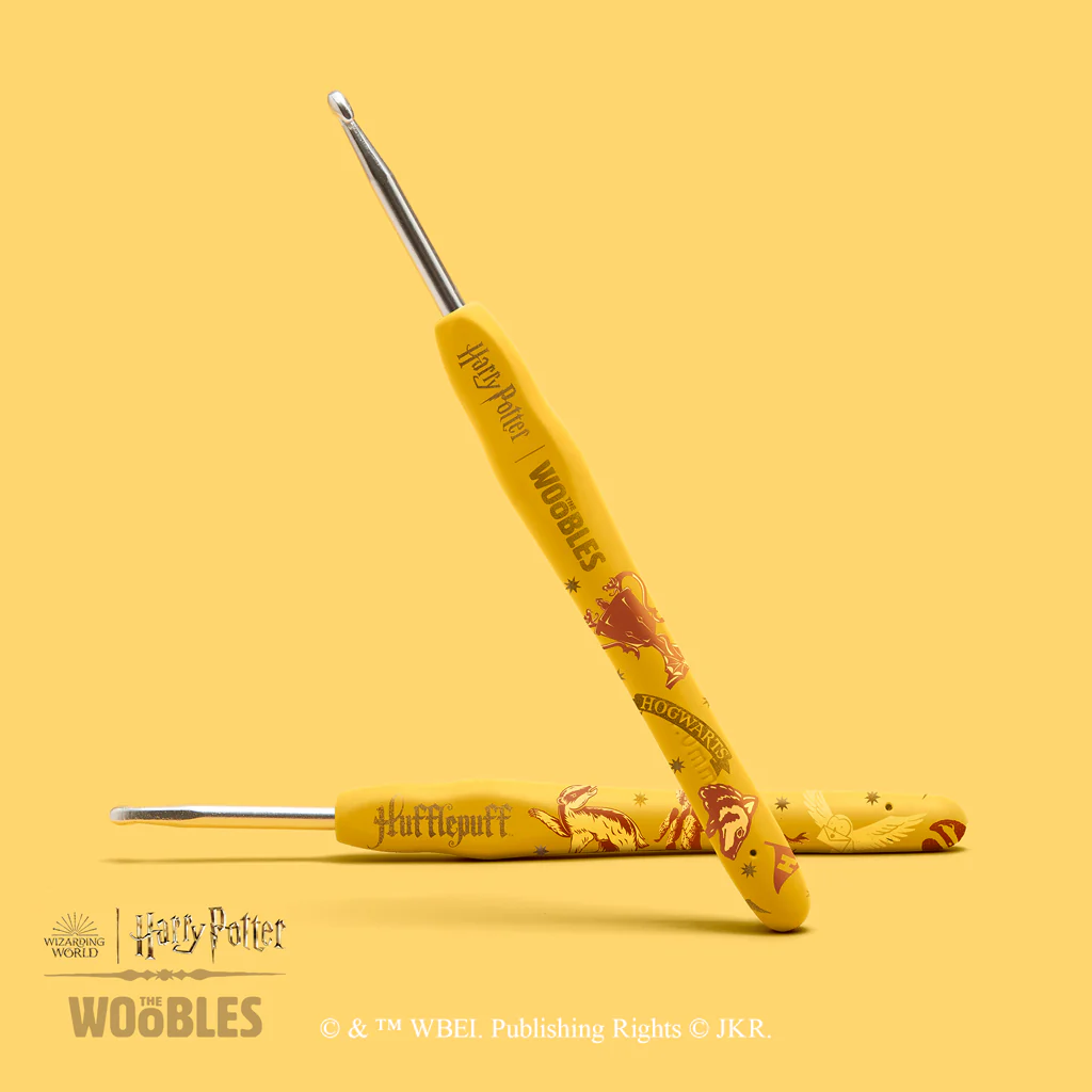 Hufflepuff™ Badger and Scarf Bundle - Image 3